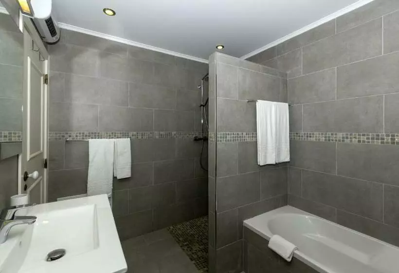 ویلای 3 خوابه, Rocha Brava Village Resort
