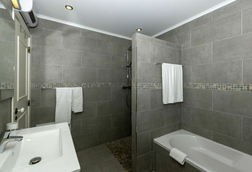 ویلای 3 خوابه, Rocha Brava Village Resort