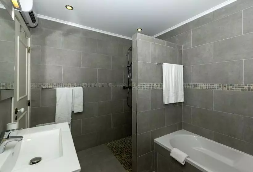 ویلای 3 خوابه, Rocha Brava Village Resort