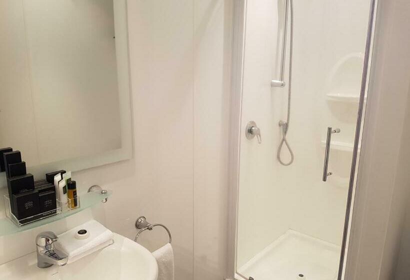 استودیوی استاندارد, The Devon Hotel A Heritage