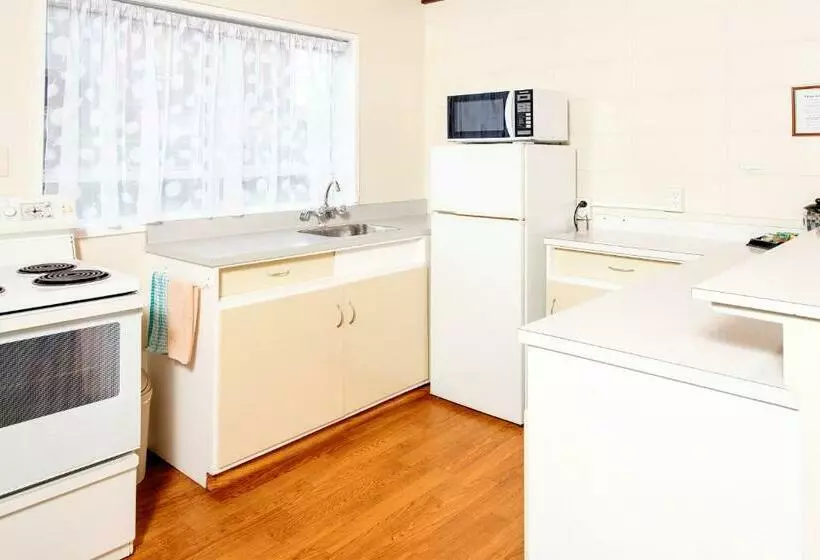 آپارتمان 2 خوابه, Tourist Court Motel