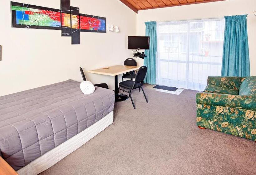 דירת חדר, Tourist Court Motel