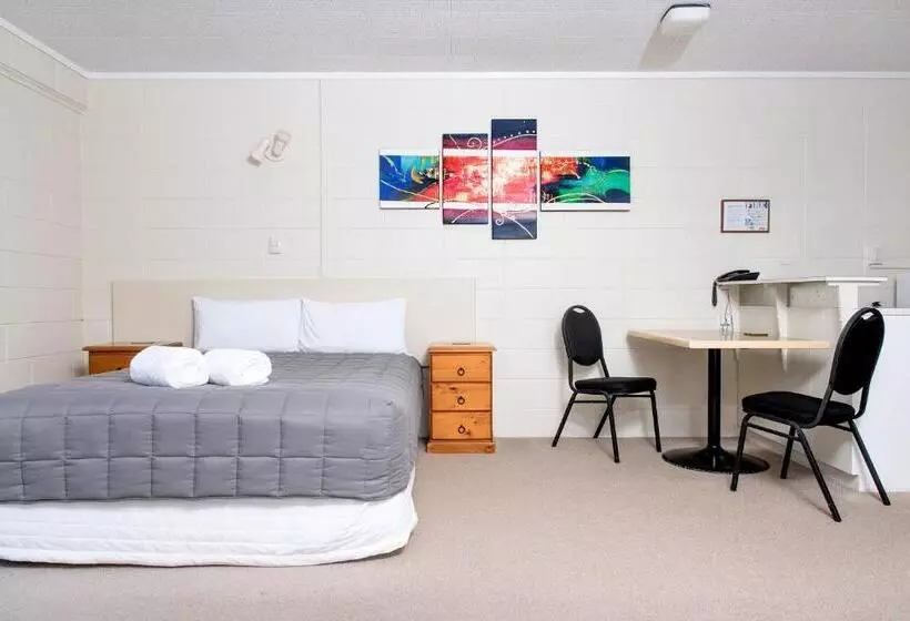 استودیوی استاندارد, Tourist Court Motel