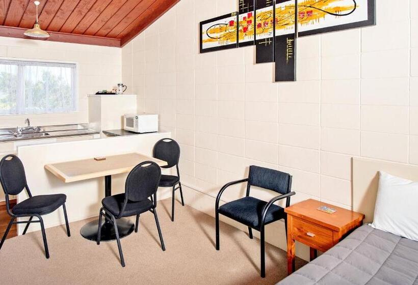 דירת חדר משפחתית, Tourist Court Motel