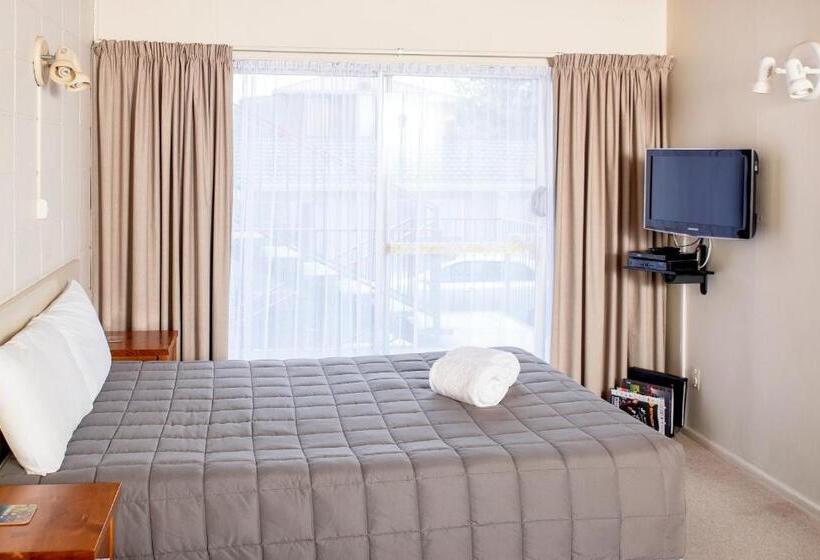 דירת חדר משפחתית, Tourist Court Motel