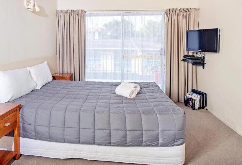 דירת חדר משפחתית, Tourist Court Motel