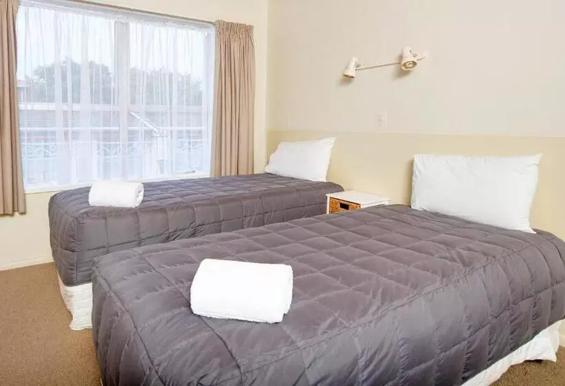 آپارتمان خانواده 1 خوابه, Tourist Court Motel