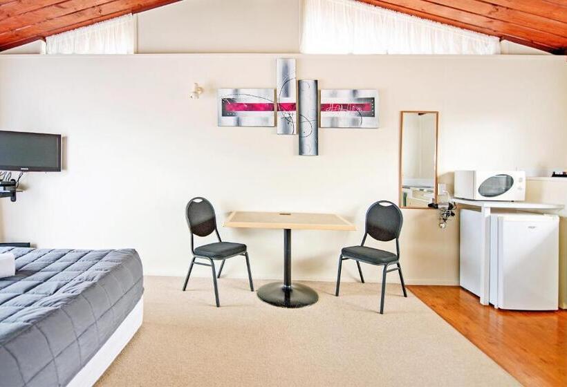 דירת חדר משפחתית, Tourist Court Motel