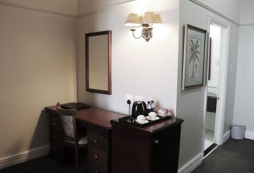 Номер Стандарт Вид на Море, The Balmoral   Halaal