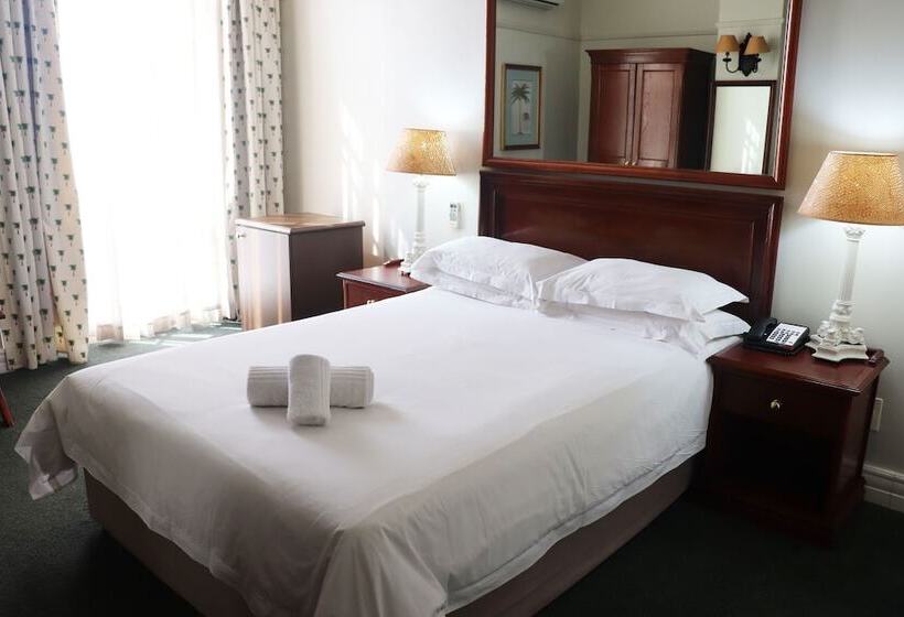 Номер Стандарт Вид на Море, The Balmoral   Halaal