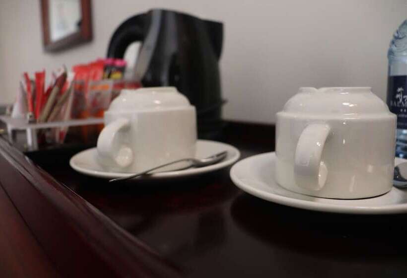 Номер Стандарт Вид на Море, The Balmoral   Halaal