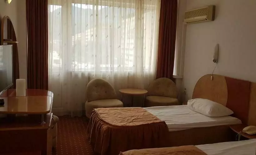 اتاق استاندارد با بالکن, Grand Hotel Ceahlau