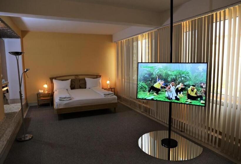 Люкс с гидромассажем, Central