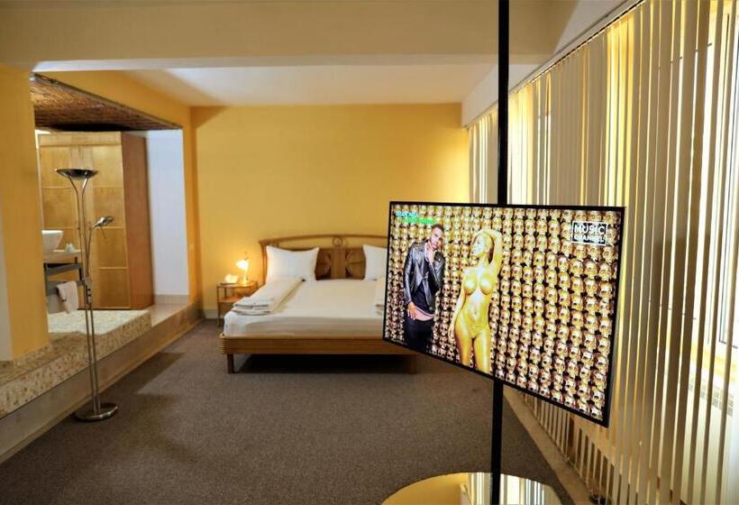 Люкс с гидромассажем, Central