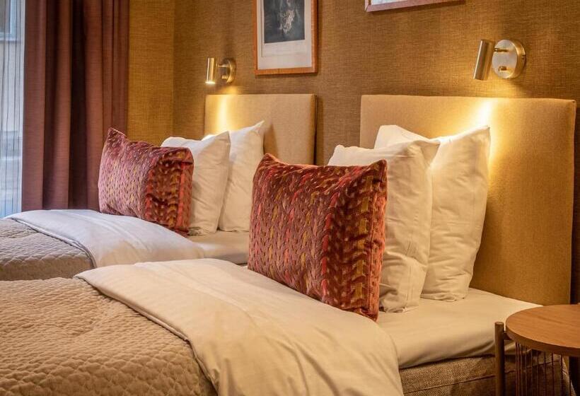 エコノミールーム, Lady Hamilton