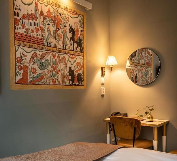 ベーシックルーム, Lady Hamilton