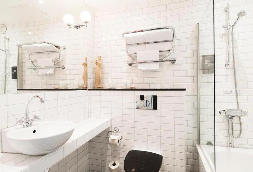 スーペリアールーム, Lady Hamilton