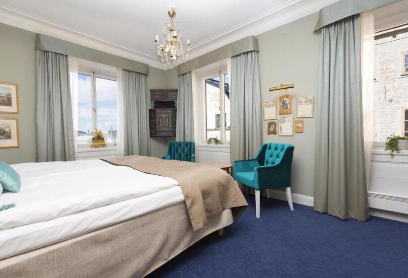 スーペリアールーム, Lady Hamilton