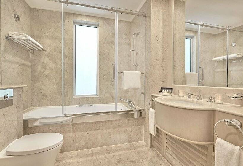 اتاق لوکس, Goodwood Park