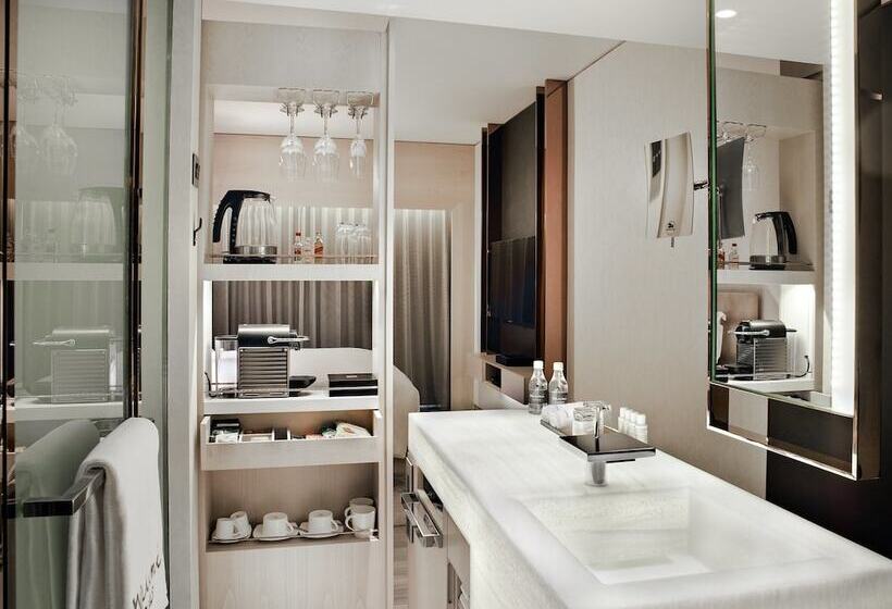 اتاق استاندارد, Naumi