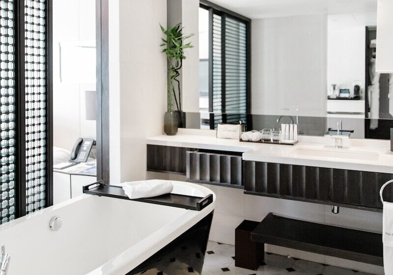 اتاق استاندارد, Naumi