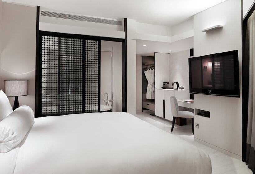 اتاق استاندارد, Naumi