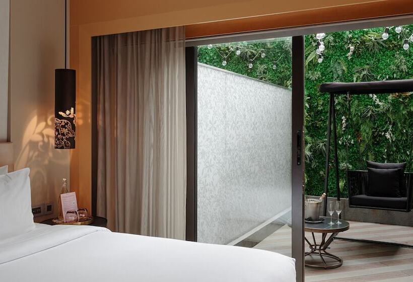 اتاق استاندارد اینتریور, Naumi