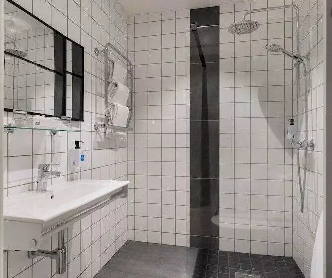 Perhehuone, Quality Hotel Vänersborg