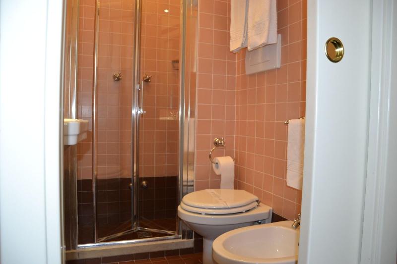 اتاق اکونومی, Titano