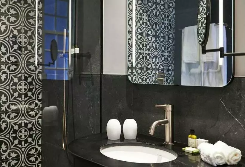 اتاق کلاسیک, The Winchester Hotel By Newmark