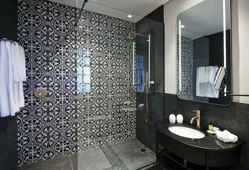 اتاق کلاسیک, The Winchester Hotel By Newmark
