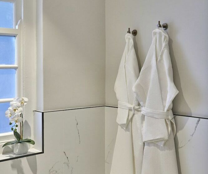 اتاق کلاسیک, The Winchester Hotel By Newmark