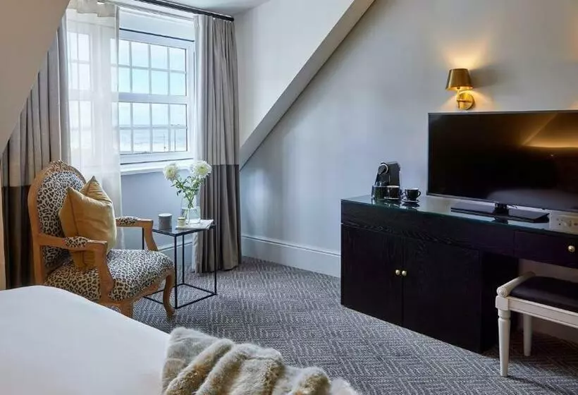 اتاق استاندارد, The Winchester Hotel By Newmark