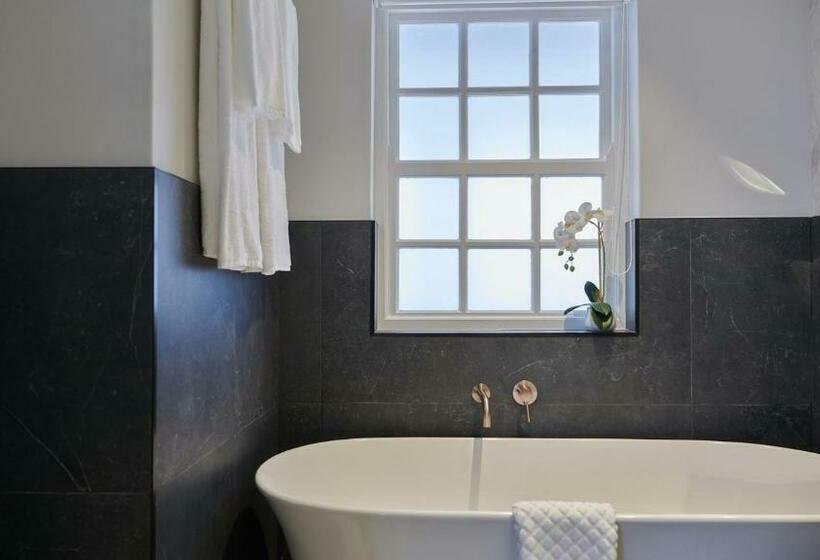 اتاق استاندارد, The Winchester Hotel By Newmark