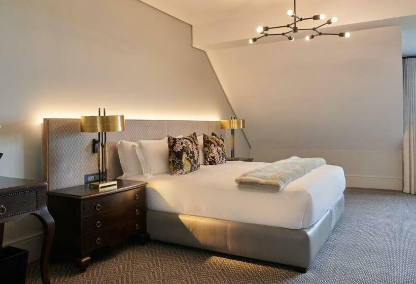 سوییت جونیور با چشمانداز دریا, The Winchester Hotel By Newmark