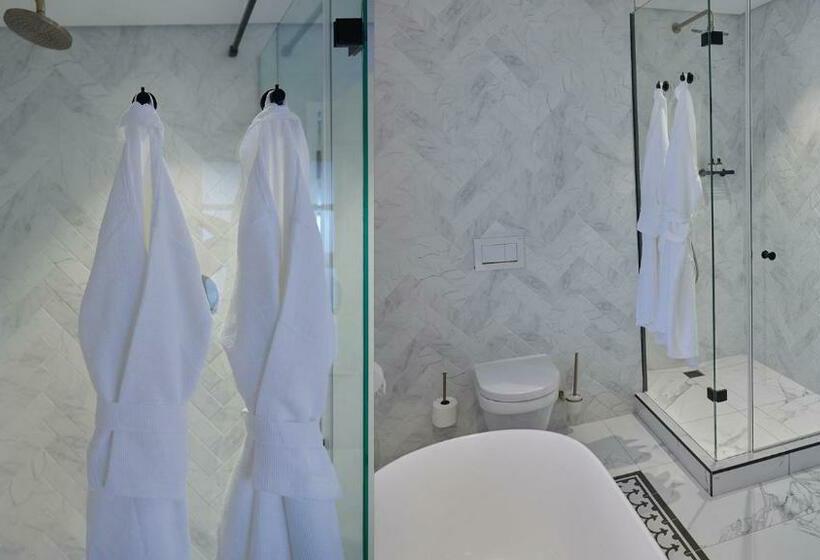 سوییت جونیور با چشمانداز دریا, The Winchester Hotel By Newmark