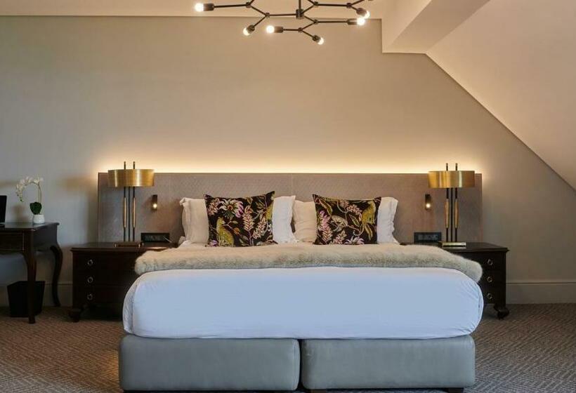 سوییت جونیور با چشمانداز دریا, The Winchester Hotel By Newmark