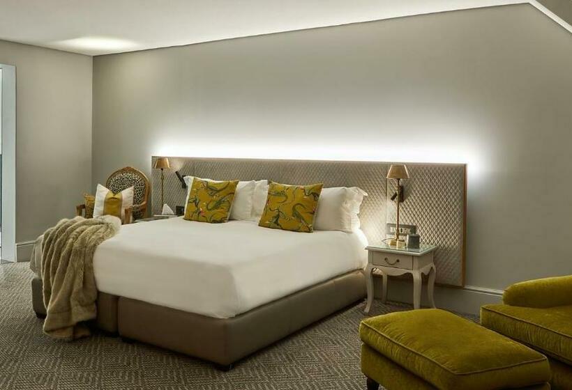 سوییت جونیور با چشمانداز دریا, The Winchester Hotel By Newmark