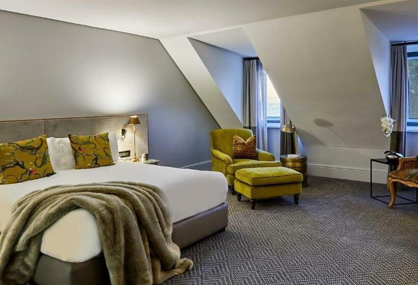 سوییت جونیور با چشمانداز دریا, The Winchester Hotel By Newmark