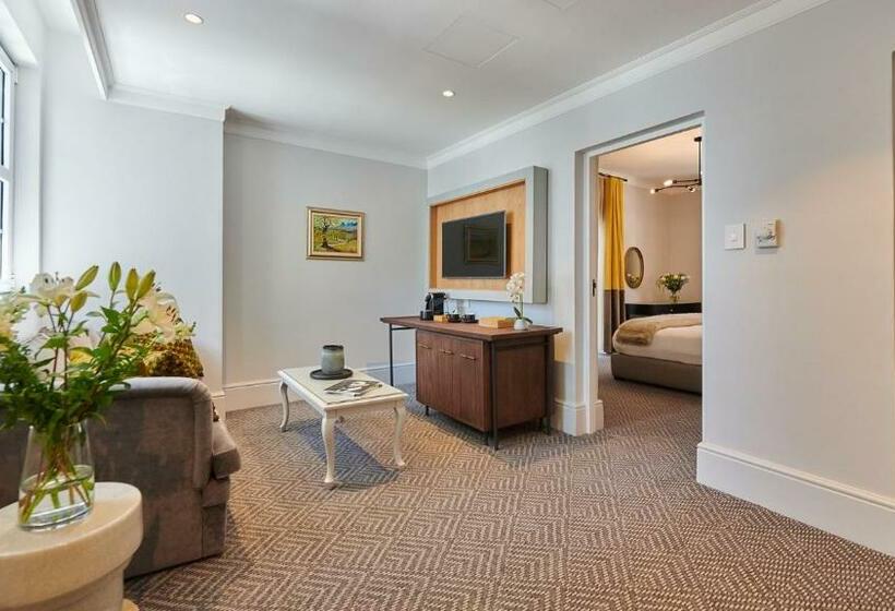 سوییت خانوادگی, The Winchester Hotel By Newmark