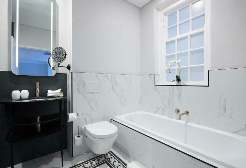 Family Suite, The Winchester Hotel By Newmark
