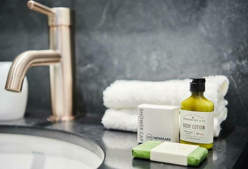 سوییت خانوادگی, The Winchester Hotel By Newmark