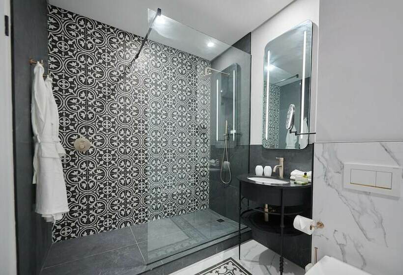 سوییت خانوادگی, The Winchester Hotel By Newmark