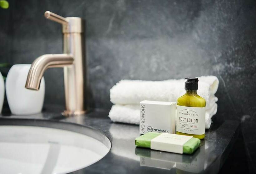 سوییت خانوادگی, The Winchester Hotel By Newmark