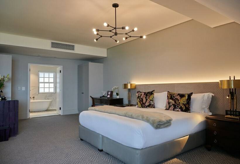 سوییت جونیور, The Winchester Hotel By Newmark