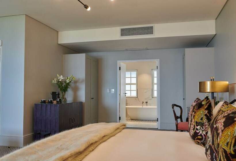 سوییت جونیور, The Winchester Hotel By Newmark