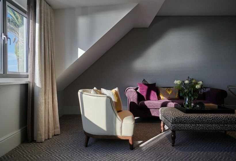 سوییت جونیور, The Winchester Hotel By Newmark