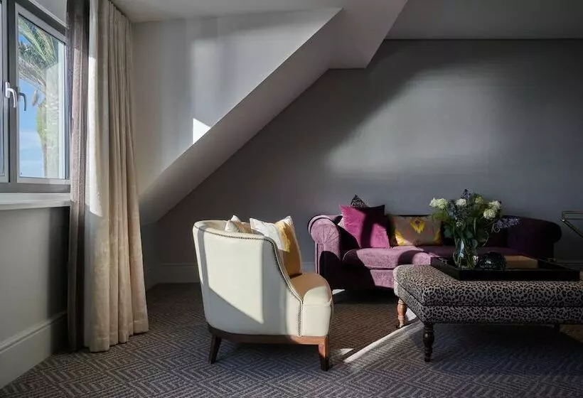 سوییت جونیور, The Winchester Hotel By Newmark