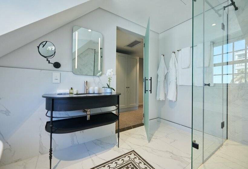 سوییت لوکس, The Winchester Hotel By Newmark