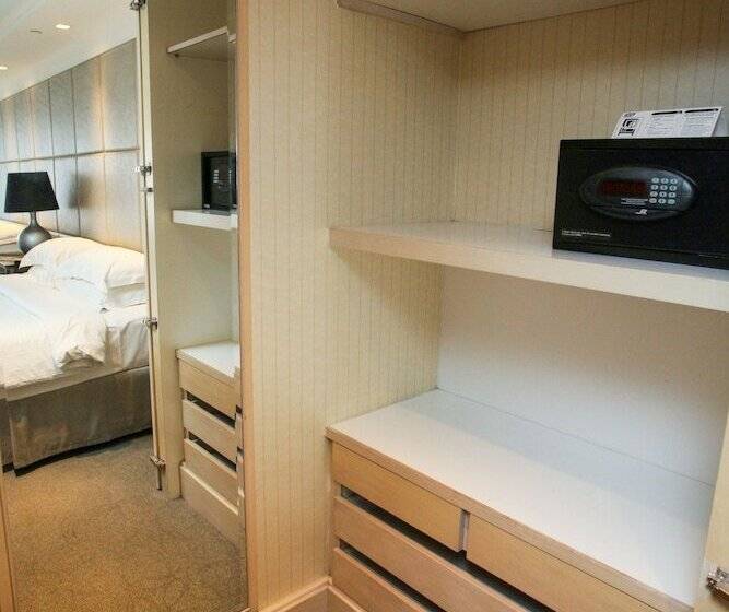 اتاق پریمیوم چهارنفره, York